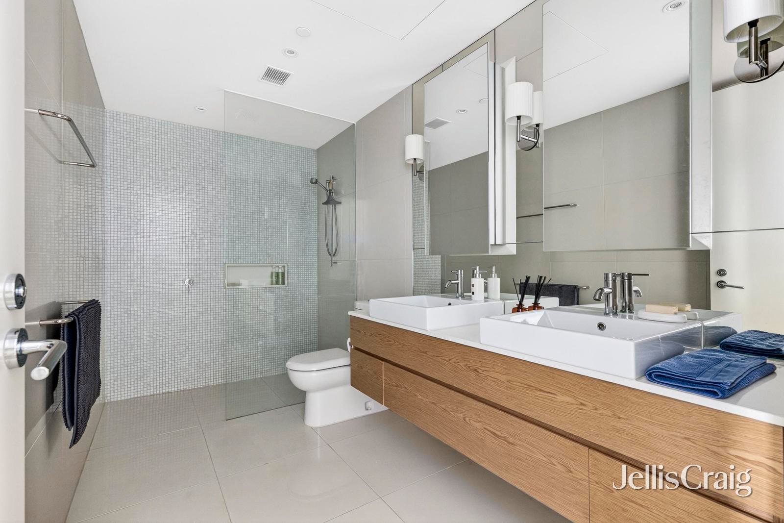 303/6-8 Eastern Beach Road, Geelong image 5