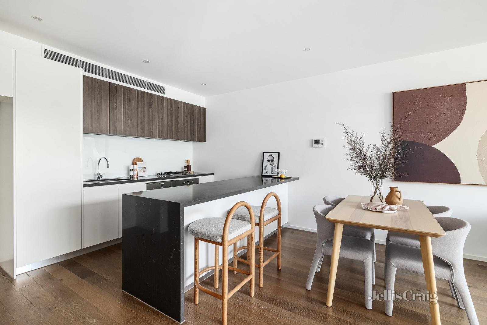 304/200 Whitehorse Road, Balwyn image 2