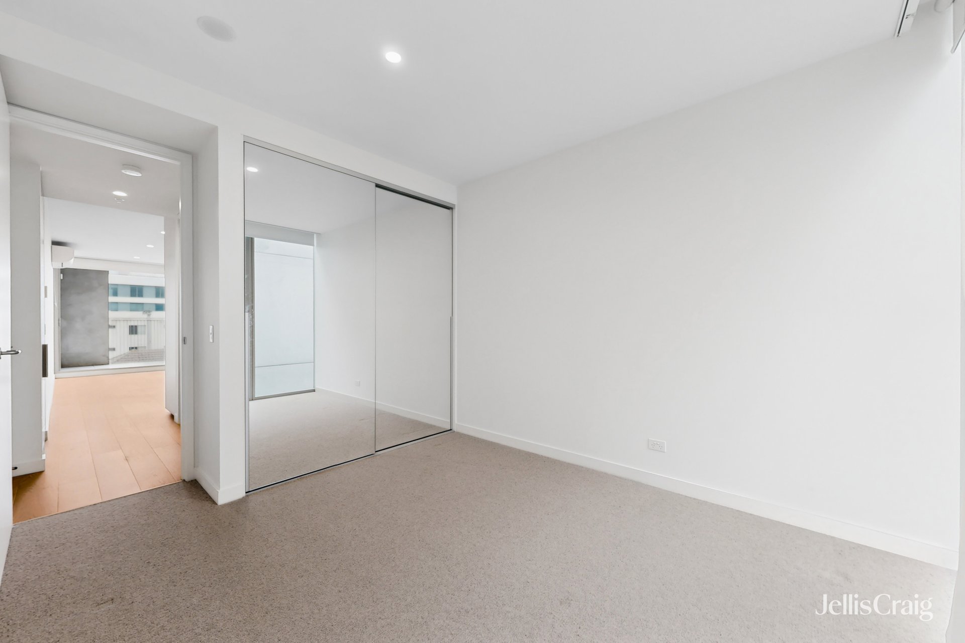 304/270B McKinnon Road, Mckinnon image 4