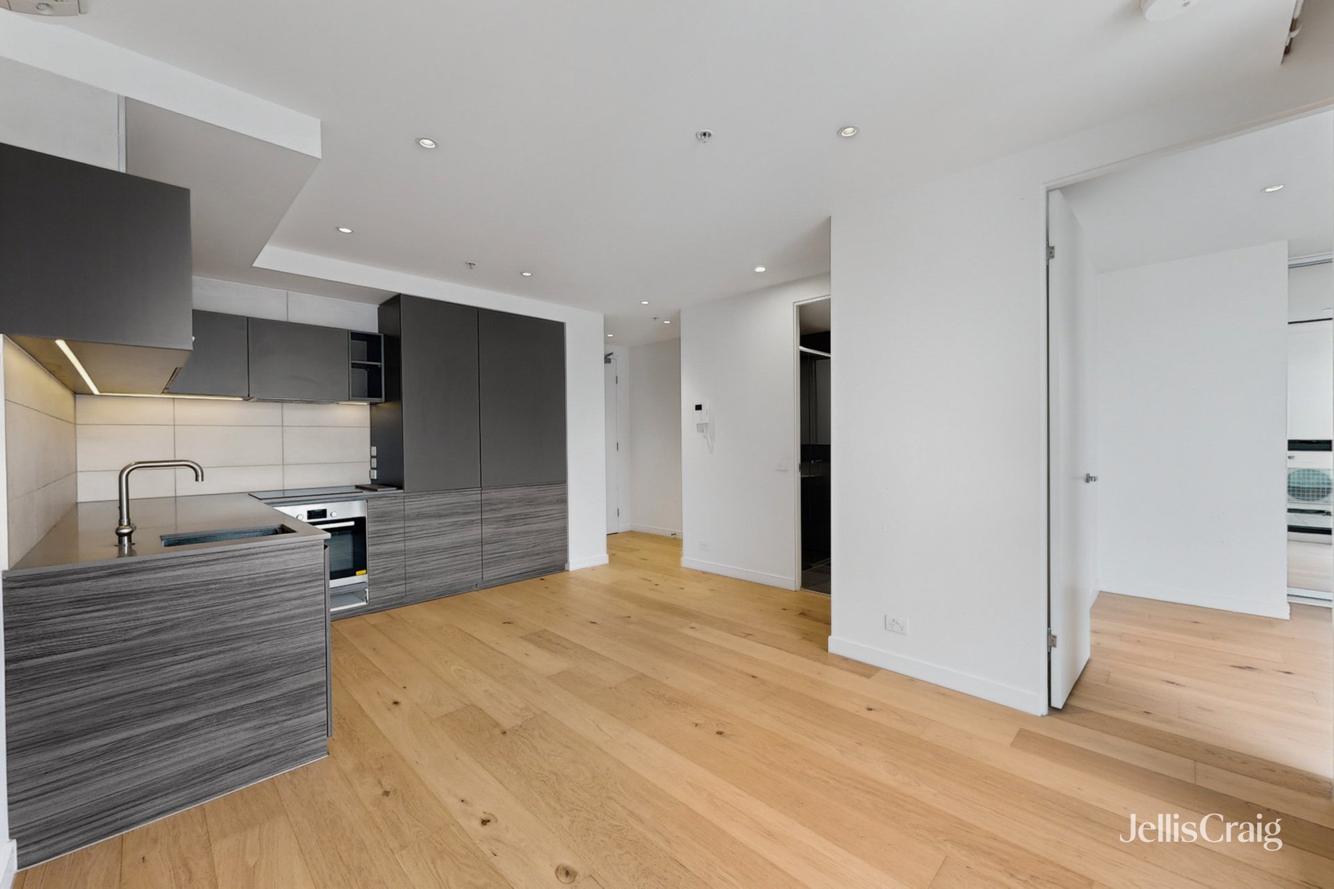 304/33-35 Arden Street, North&nbsp;Melbourne image 3