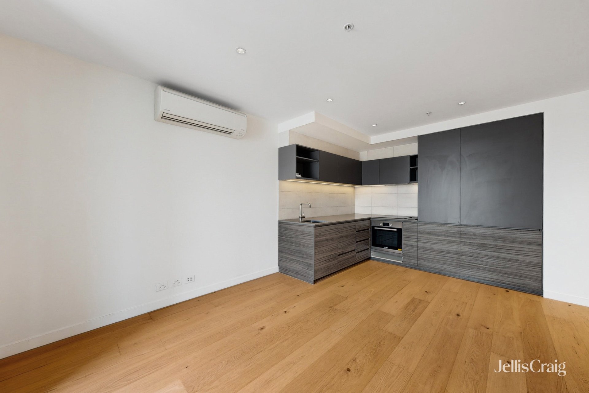 304/33-35 Arden Street, North&nbsp;Melbourne image 2