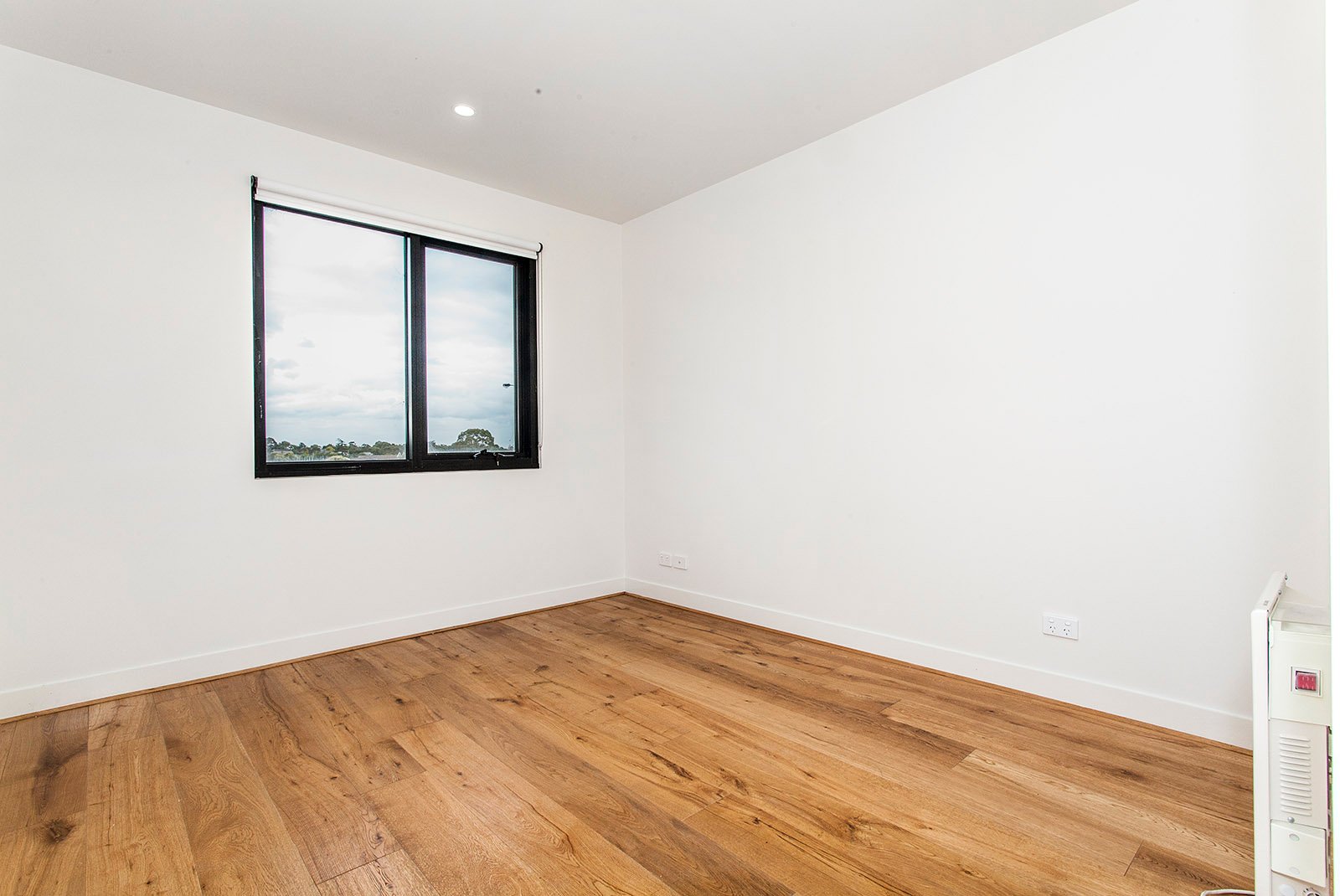 Property Gallery Thumbnail 8