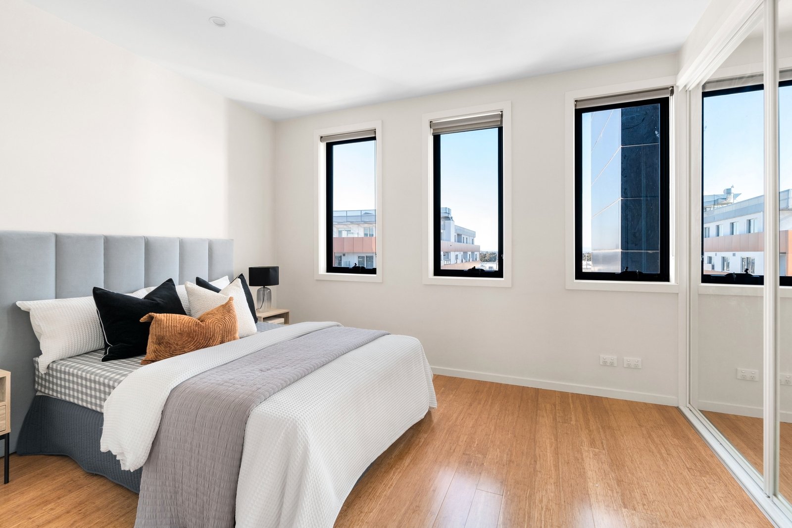 Property Gallery Thumbnail 8
