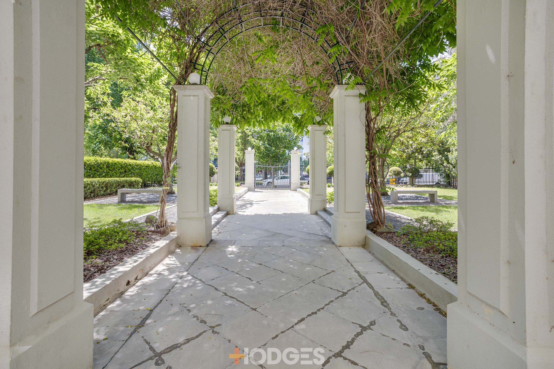 304 / 442 St Kilda Road MELBOURNE