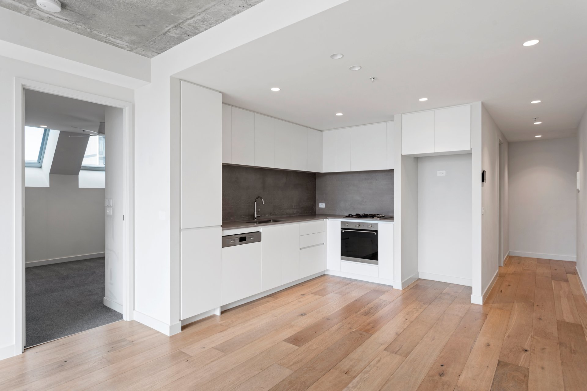 Property Gallery Thumbnail 3