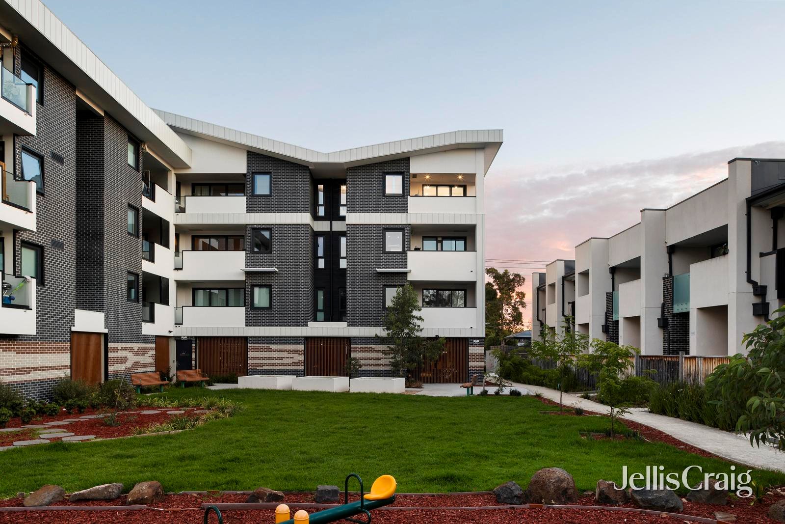 304/76 Tyler Street, Reservoir image 2