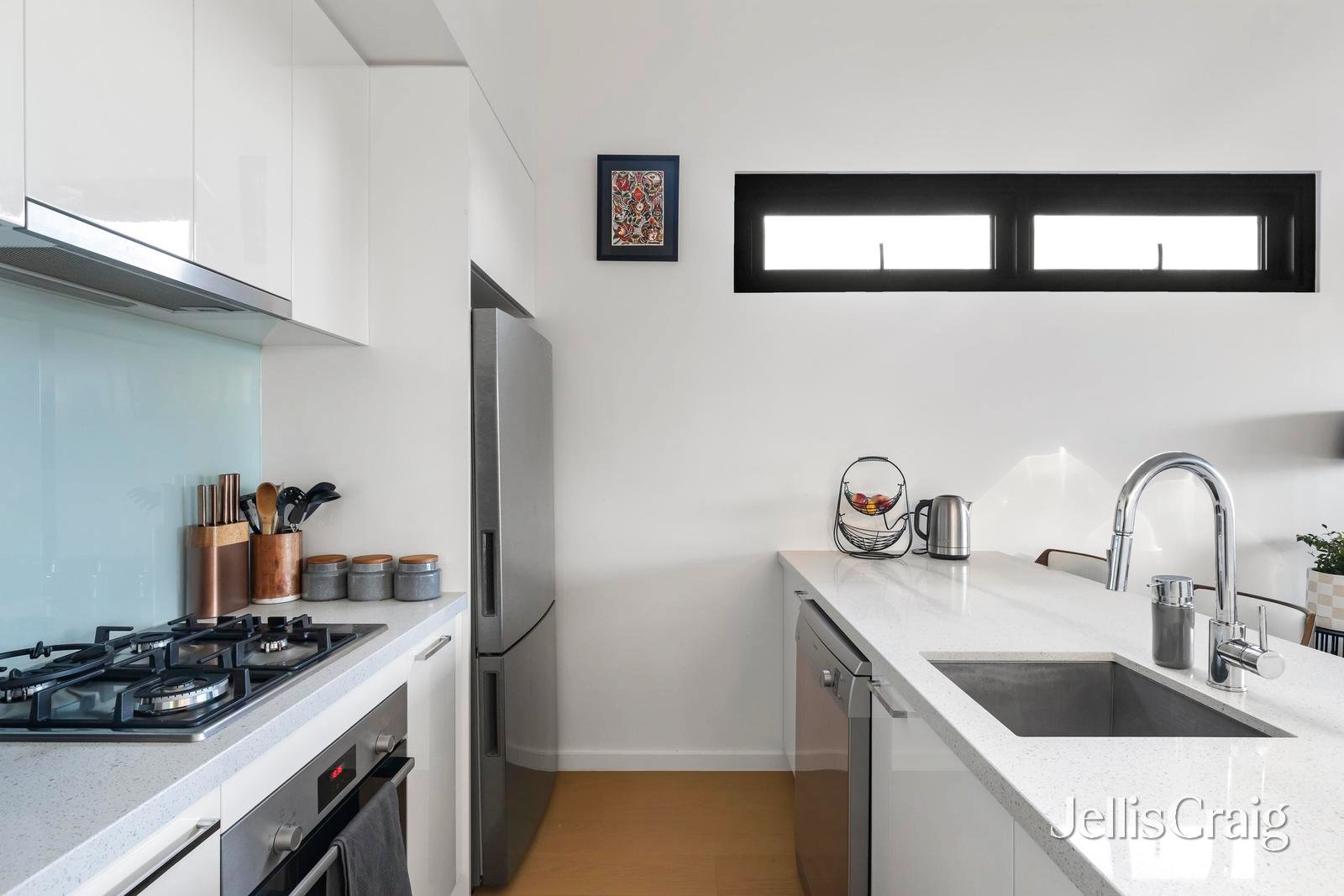 304/76 Tyler Street, Reservoir image 3