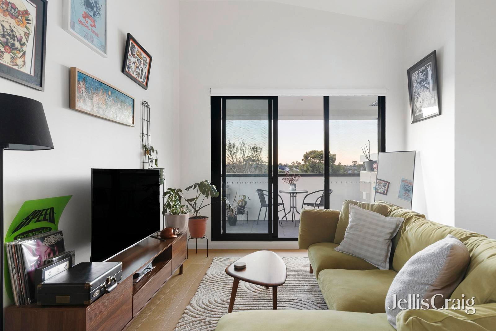 304/76 Tyler Street, Reservoir image 5