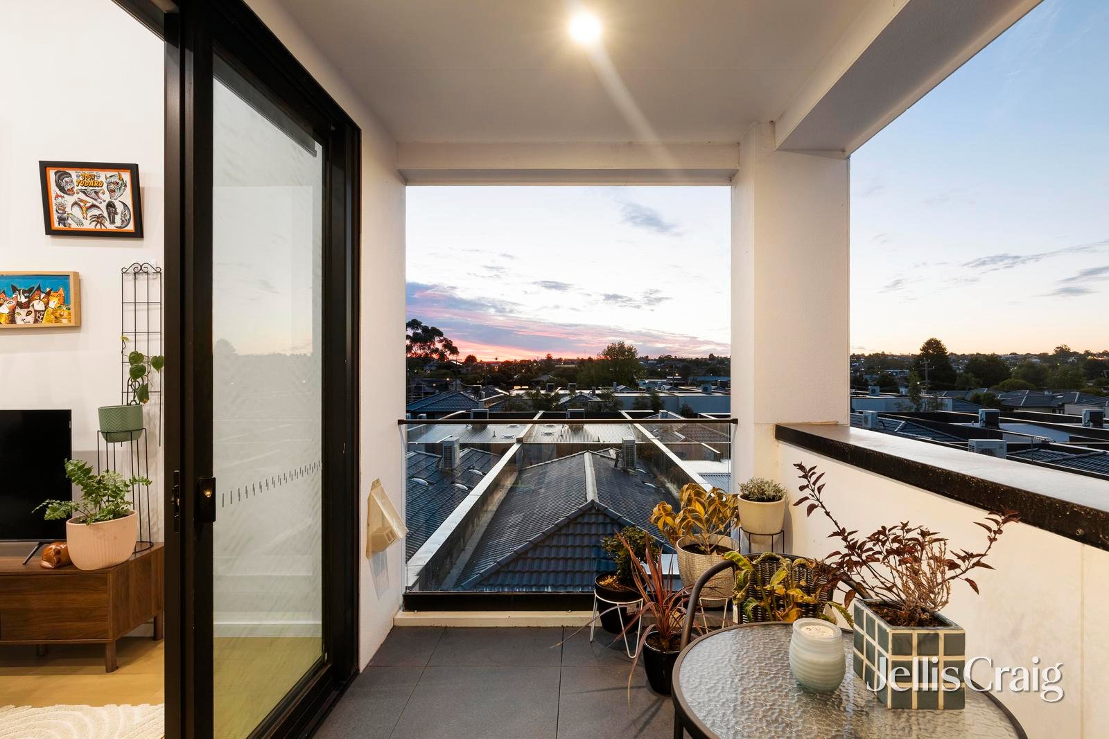 304/76 Tyler Street, Reservoir image 6