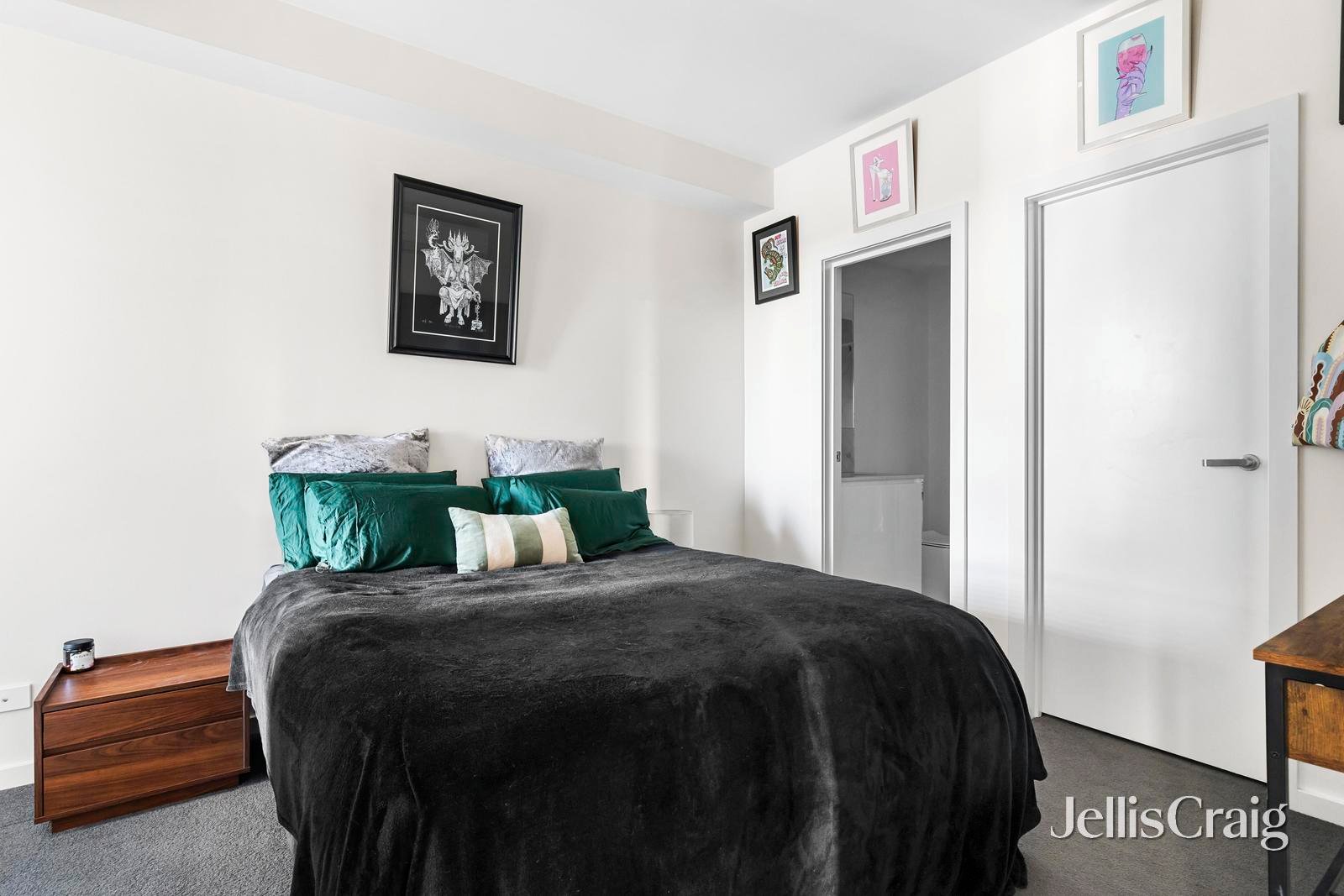 304/76 Tyler Street, Reservoir image 8