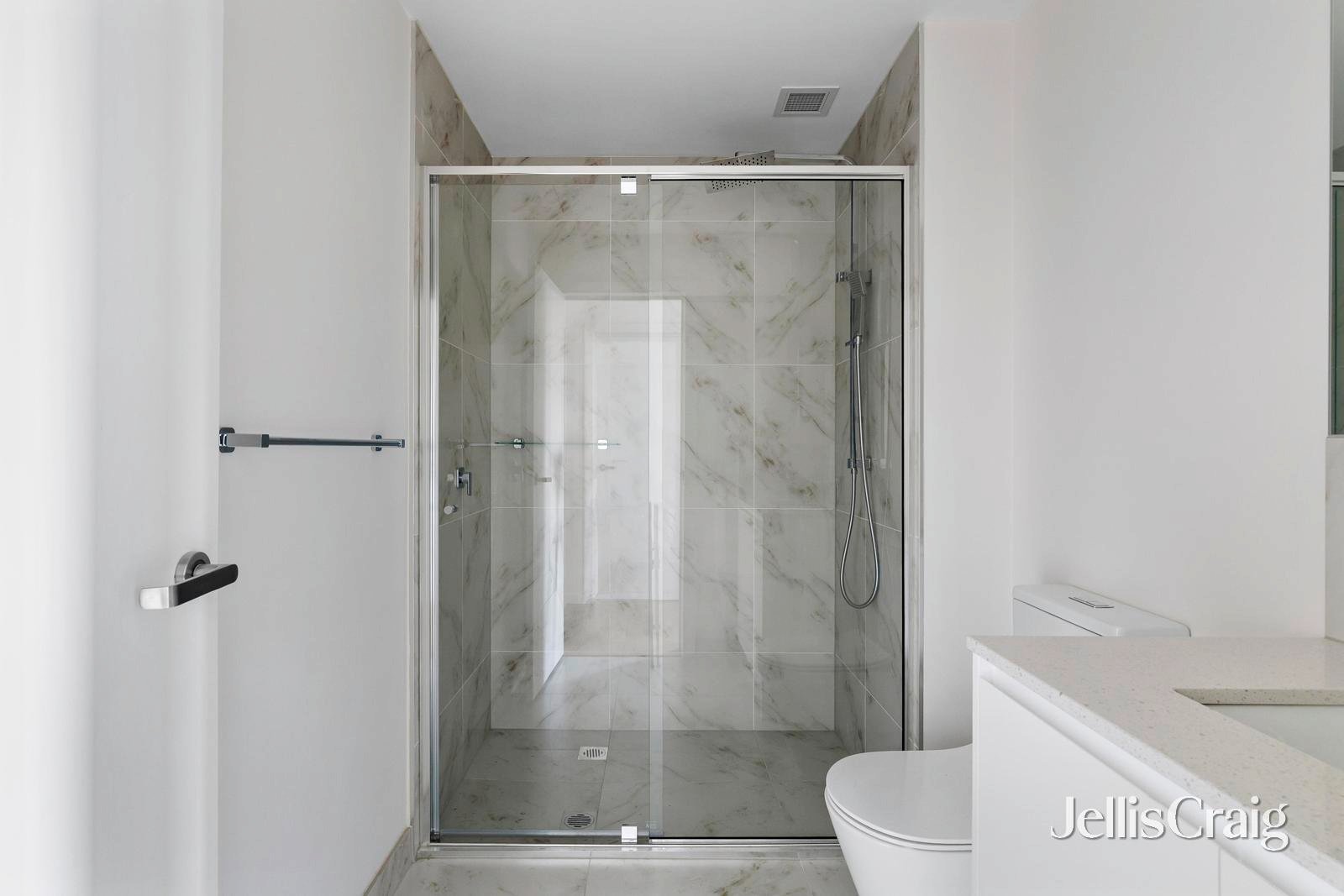 304/76 Tyler Street, Reservoir image 9