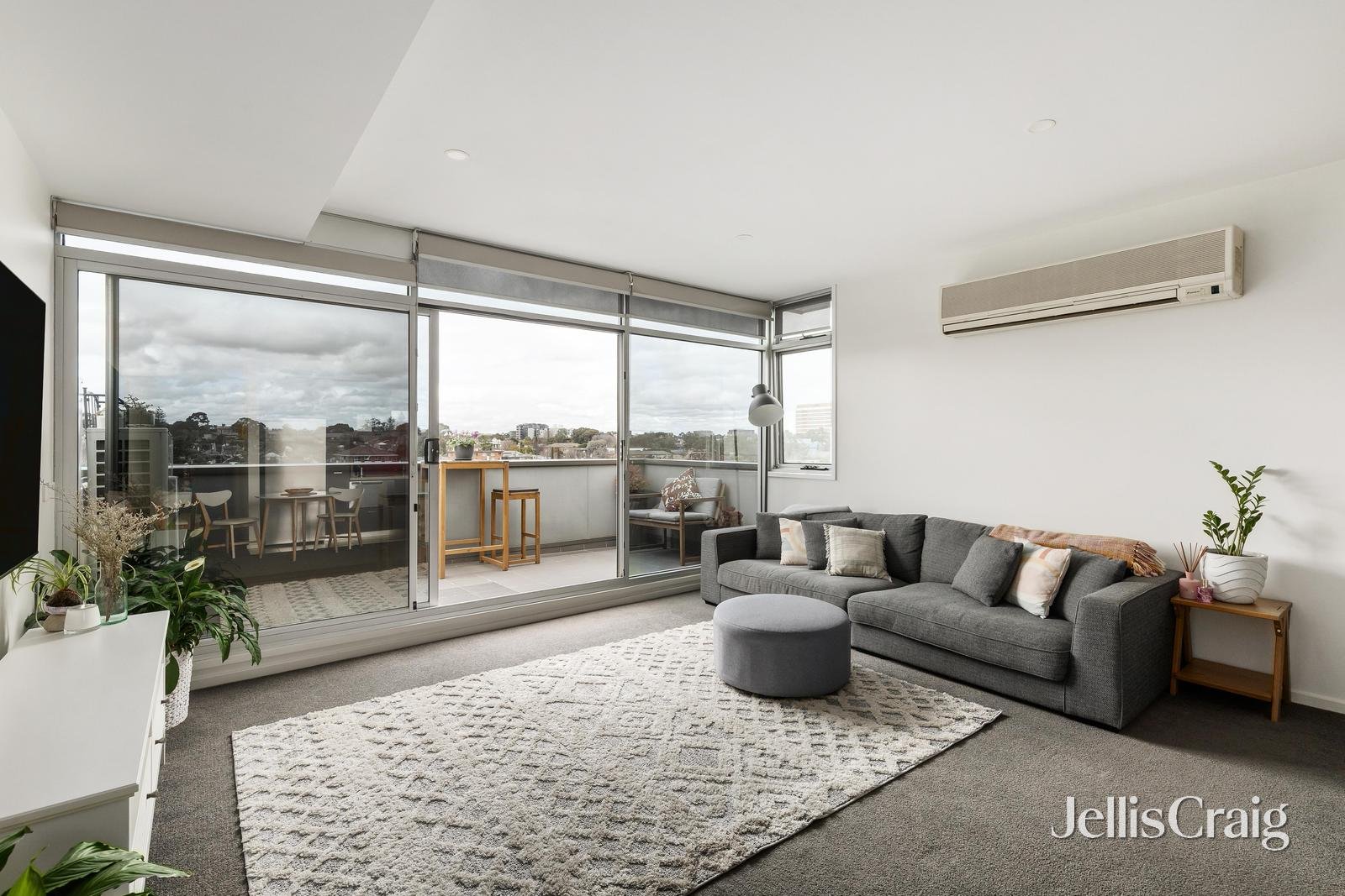 304/92 Kinkora Road, Hawthorn image 1