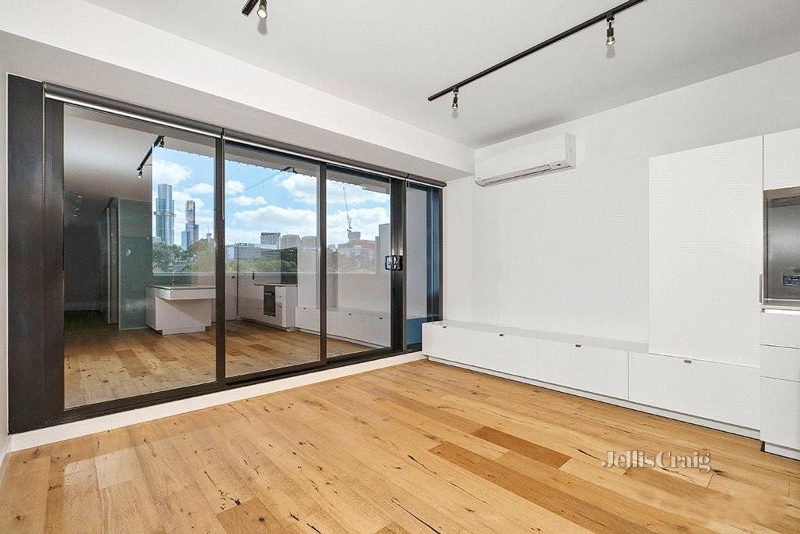 304/99 Palmerston Crescent, South Melbourne image 4