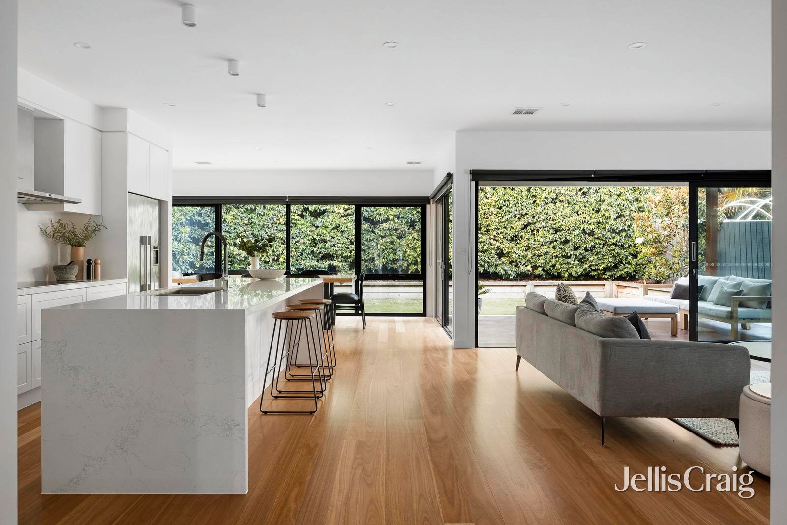 305 Raleigh Street, Thornbury image 3