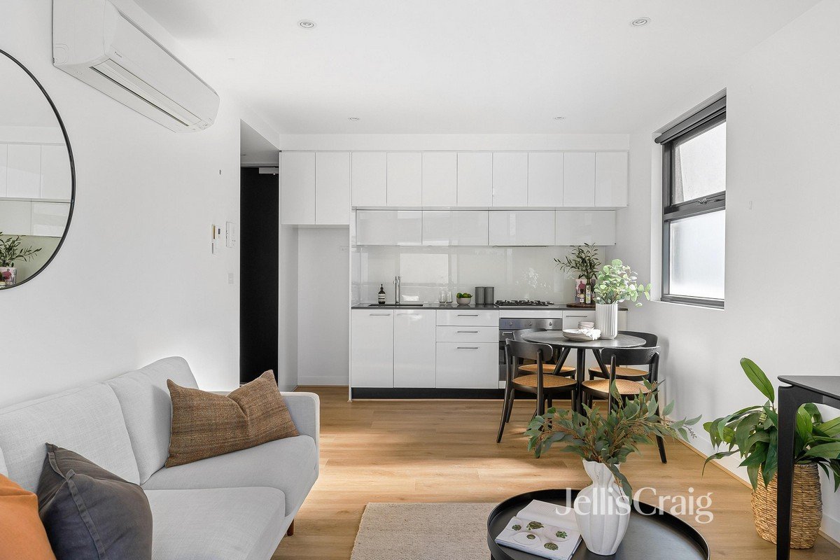 305/18 Hull St, Richmond image 2