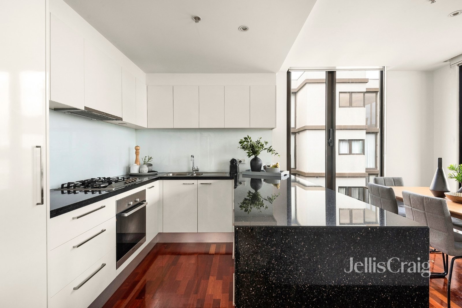 305/3 Kiernan Avenue, Ivanhoe image 2