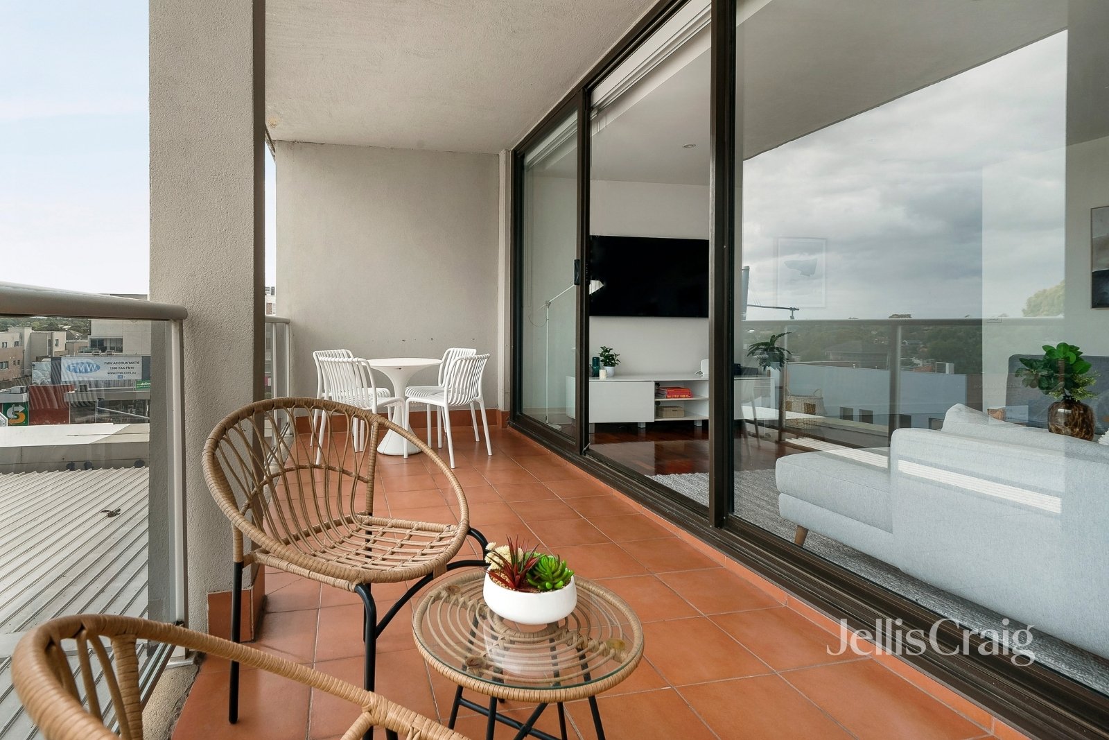 305/3 Kiernan Avenue, Ivanhoe image 9