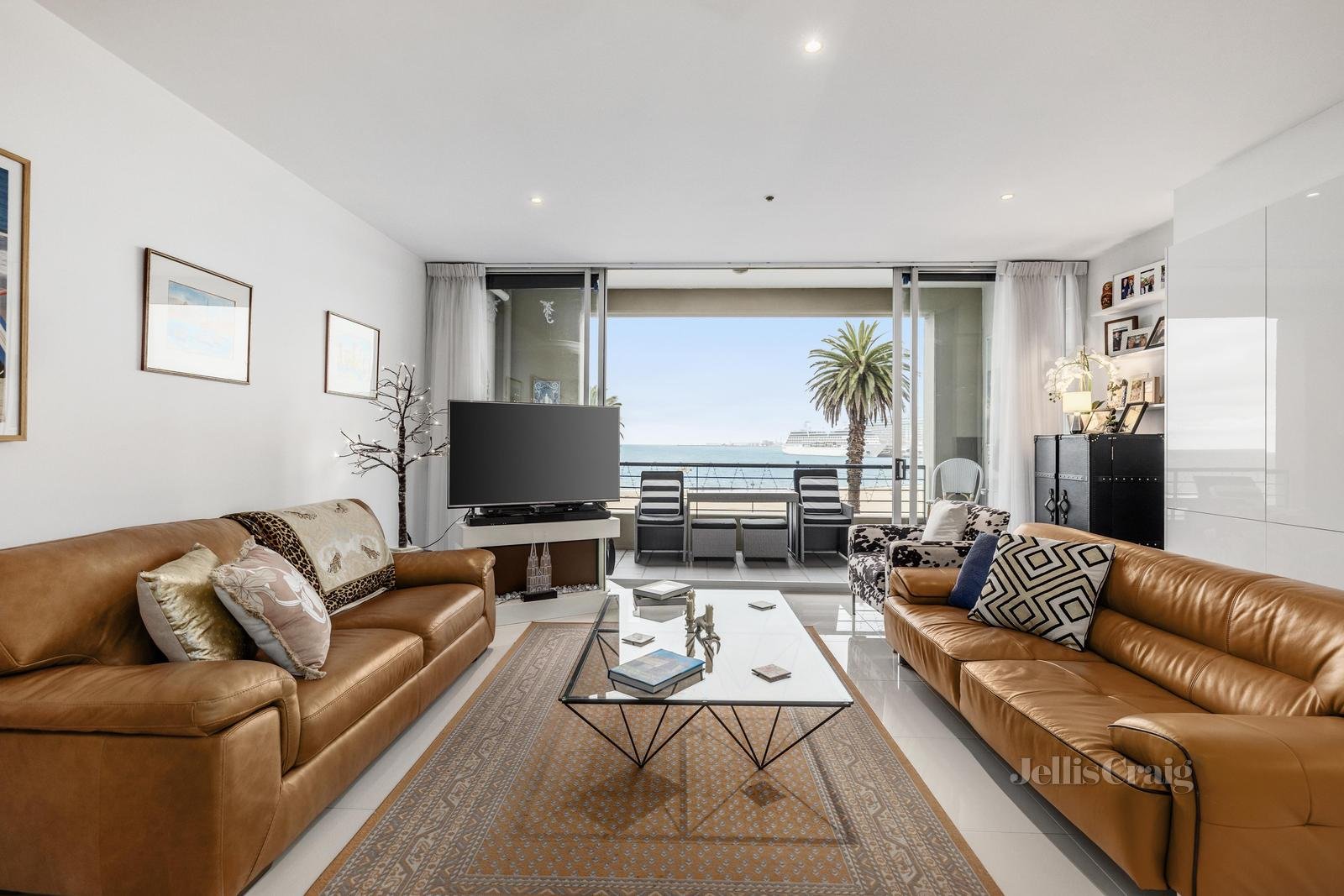 305/55 Beach Street, Port Melbourne image 4