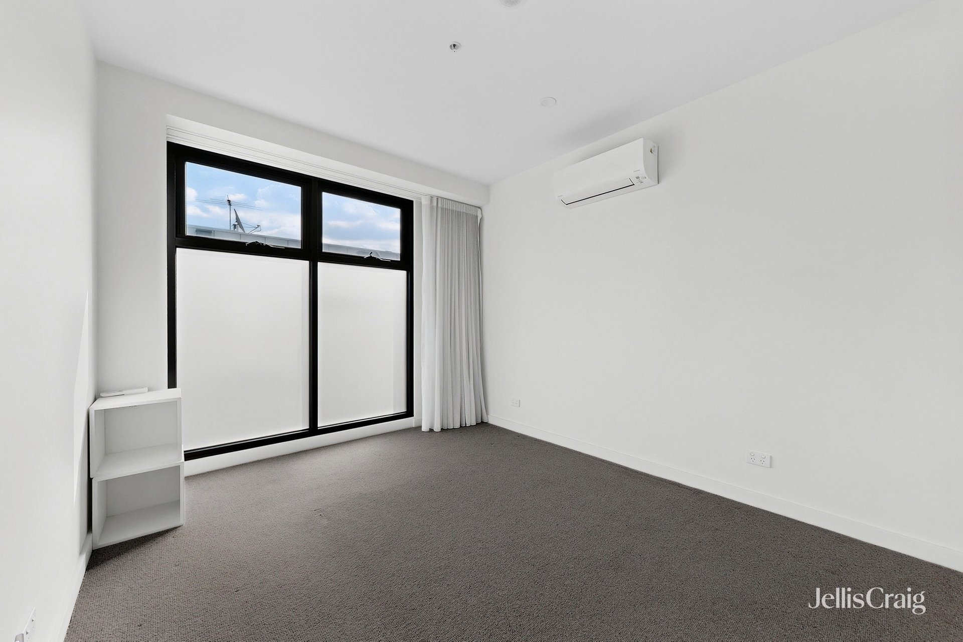 305/8 Sturt Street, Essendon image 10