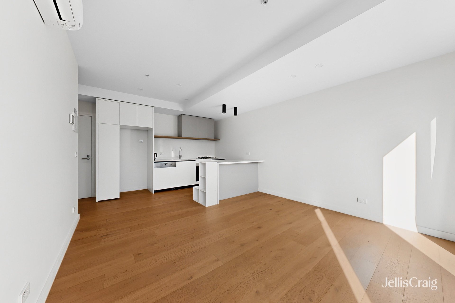 305/8 Sturt Street, Essendon image 3