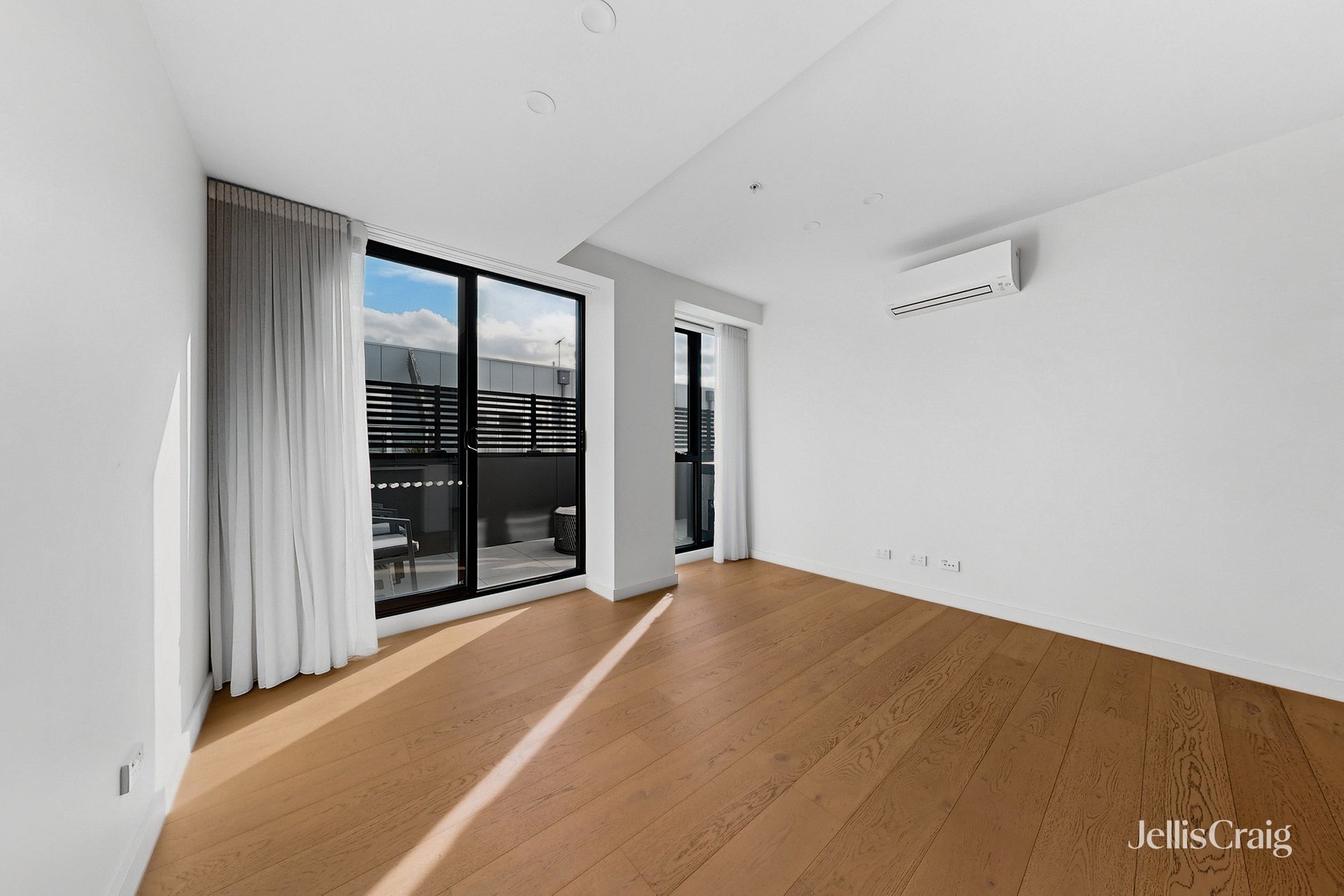 305/8 Sturt Street, Essendon image 6