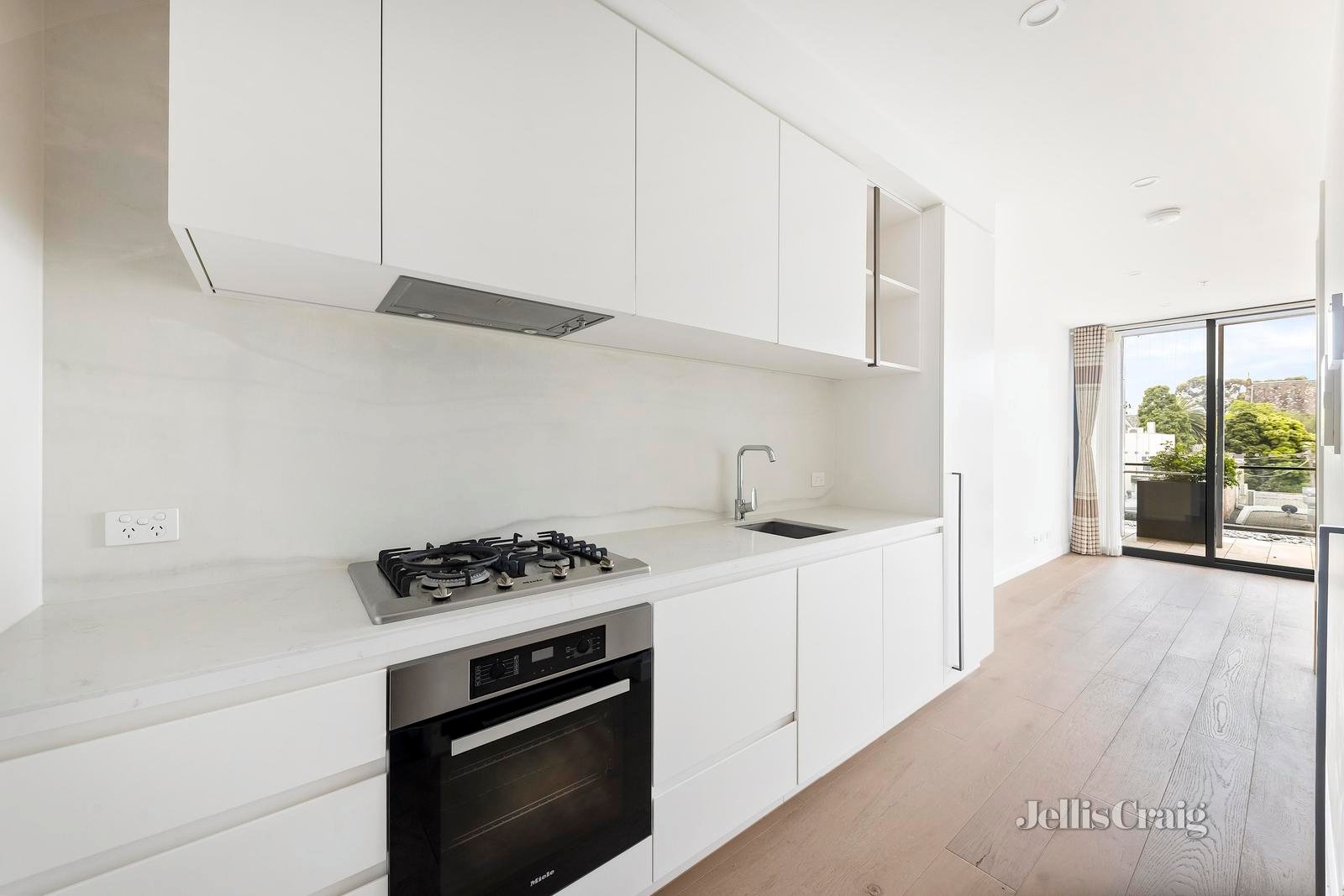 306/625 Glenferrie Road, Hawthorn image 2