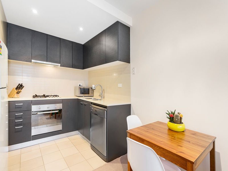 306/95 Ormond Road, Elwood image 2