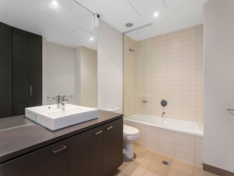 306/95 Ormond Road, Elwood image 3
