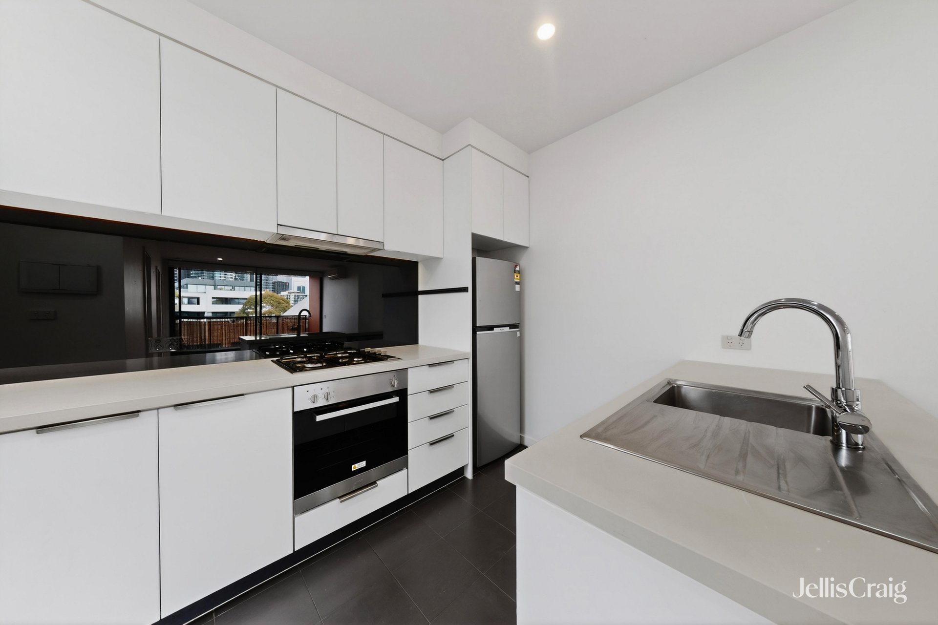 307/107 Hawke Street, West&nbsp;Melbourne image 2