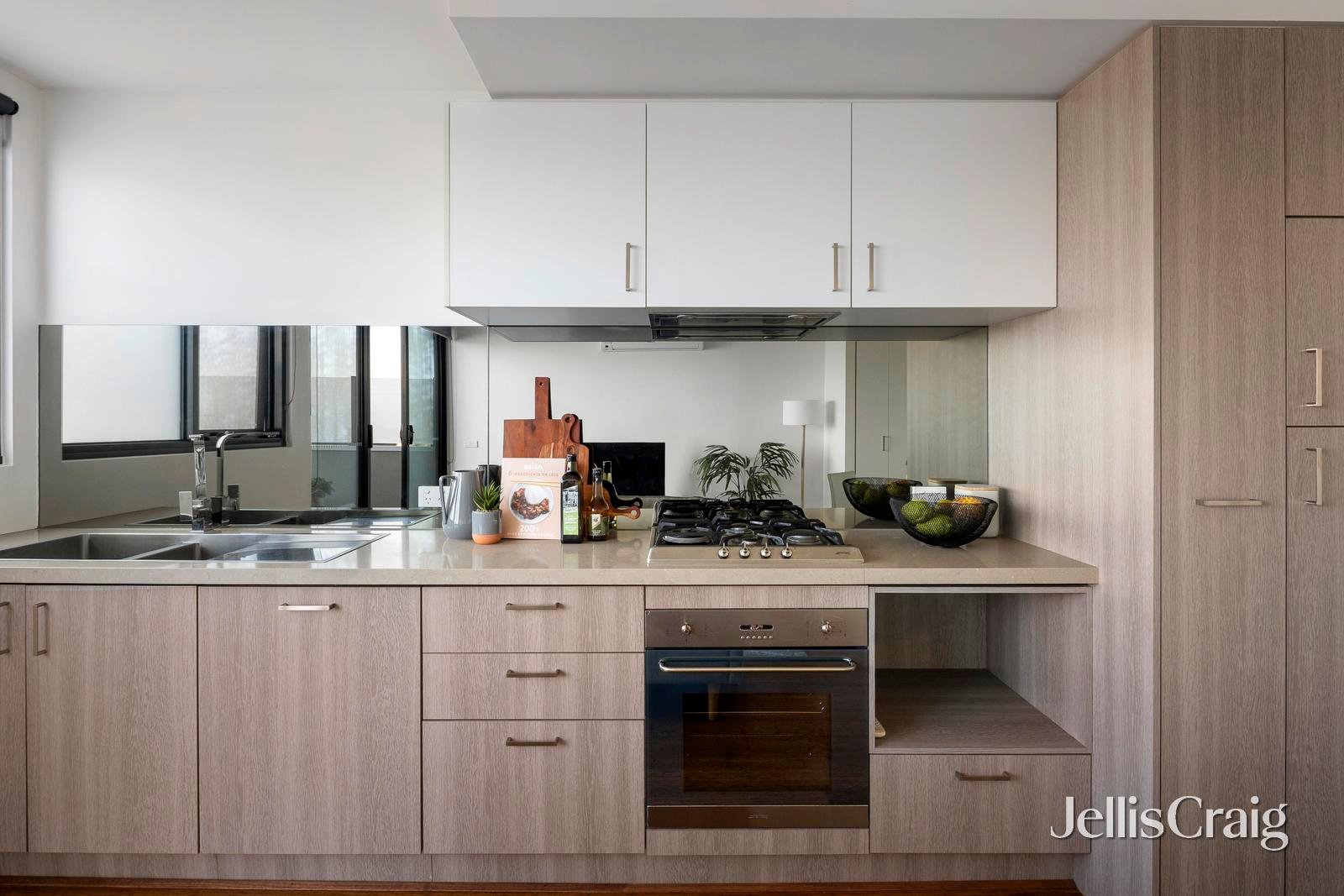 307/18 Gilbert Road, Preston image 2