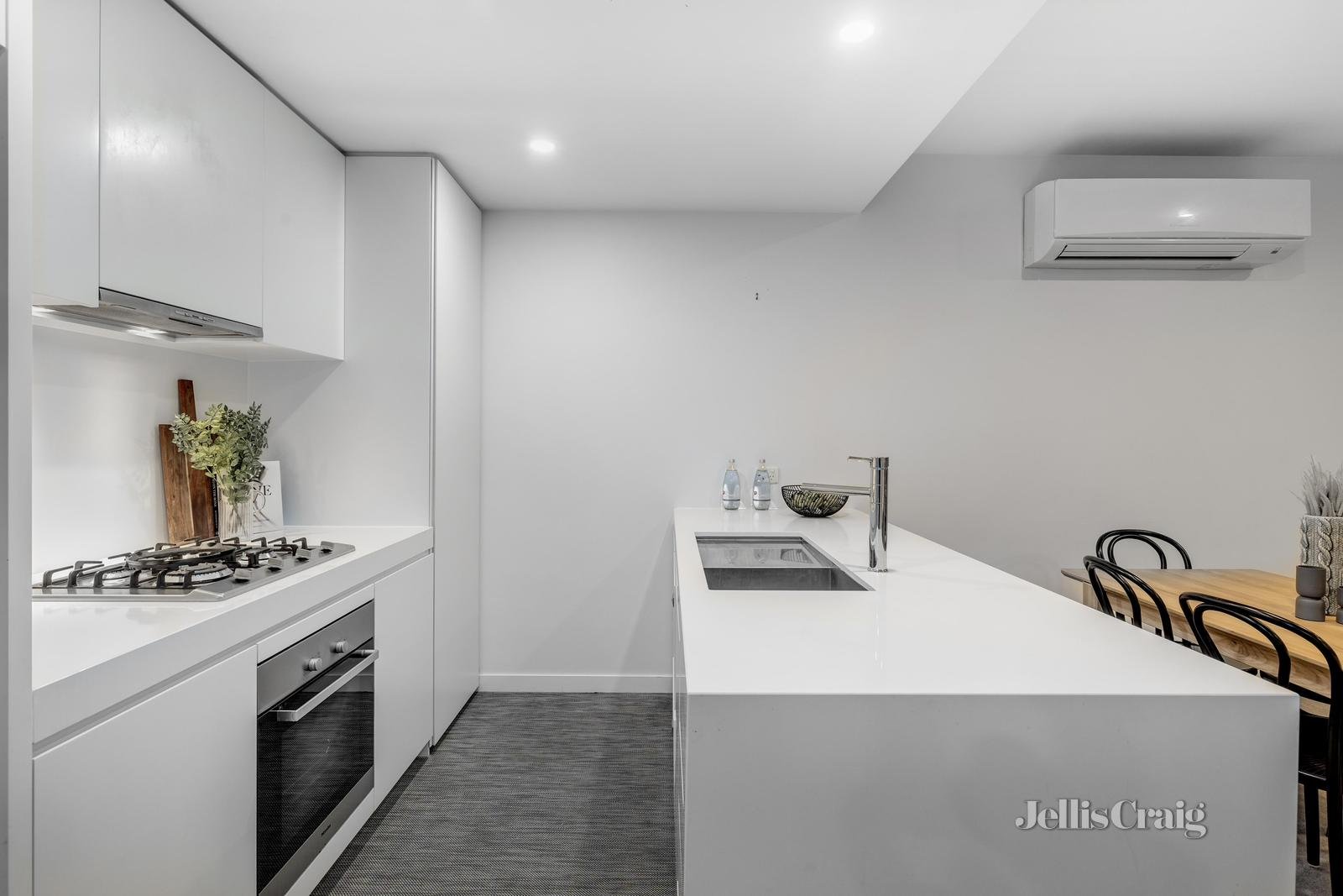 307/253 Bridge Road, Richmond image 3