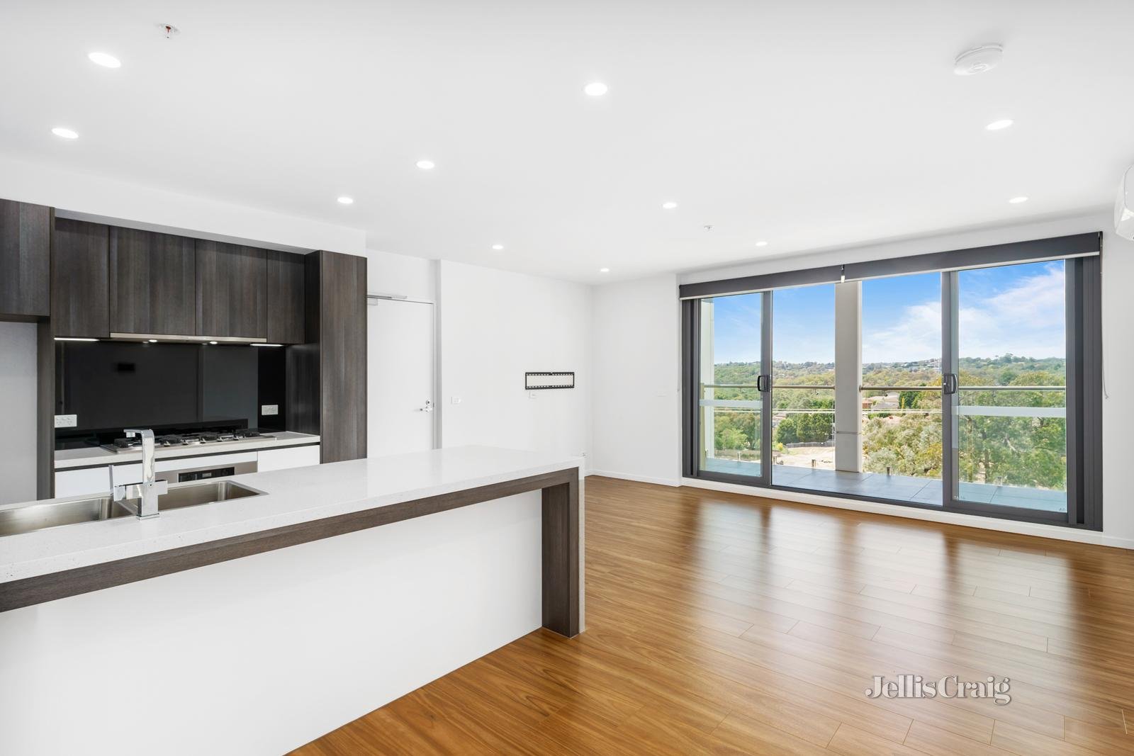 307/5 Red Hill Terrace, Doncaster East image 2