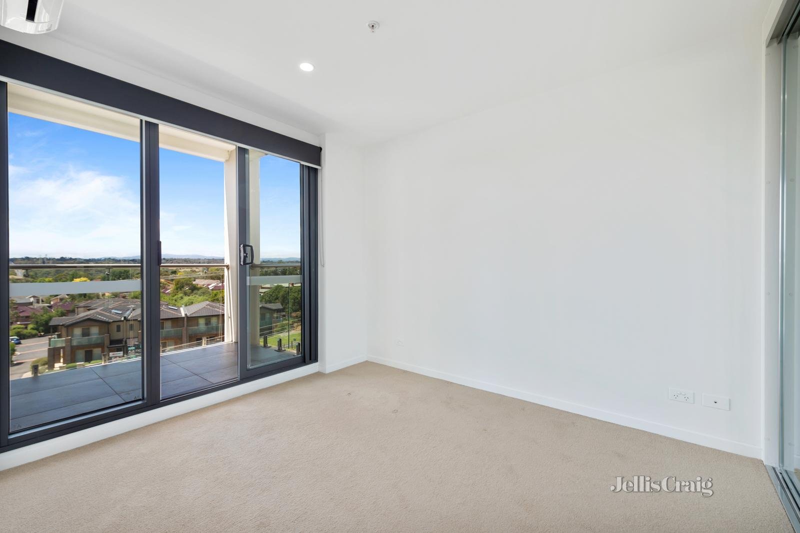 307/5 Red Hill Terrace, Doncaster East image 3