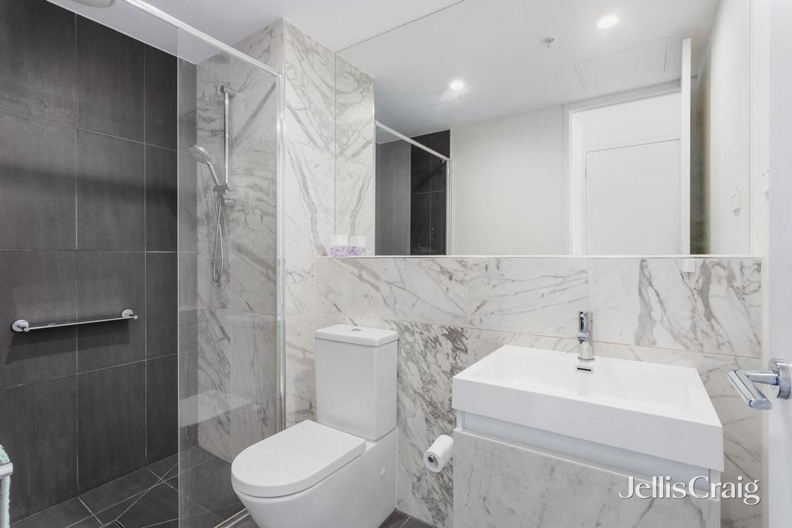 308/21 Queen Street, Blackburn image 3