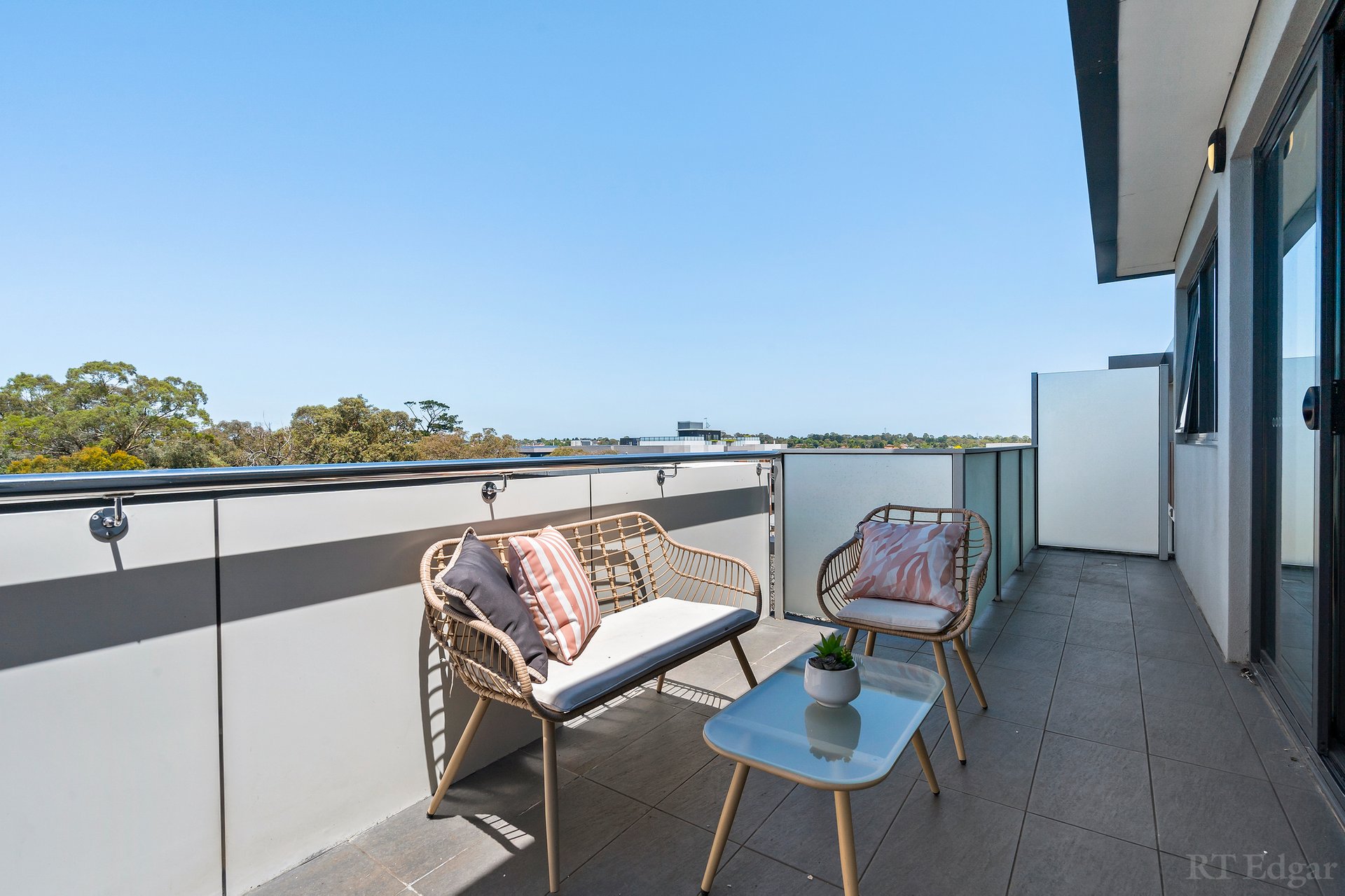 Property Gallery Thumbnail 8