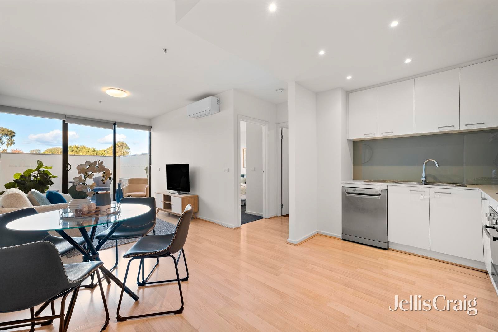 309/300 Middleborough Road, Blackburn image 6