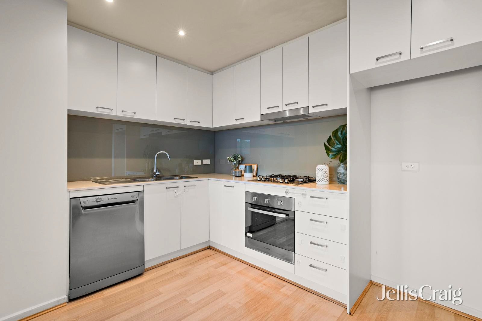 309/300 Middleborough Road, Blackburn image 7