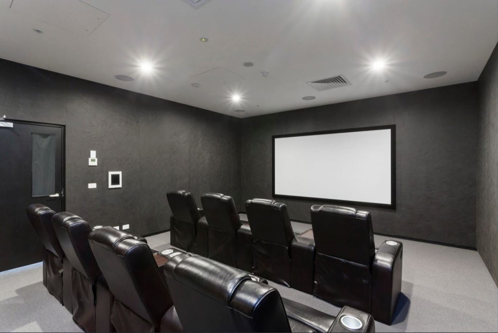Property Gallery Thumbnail 11