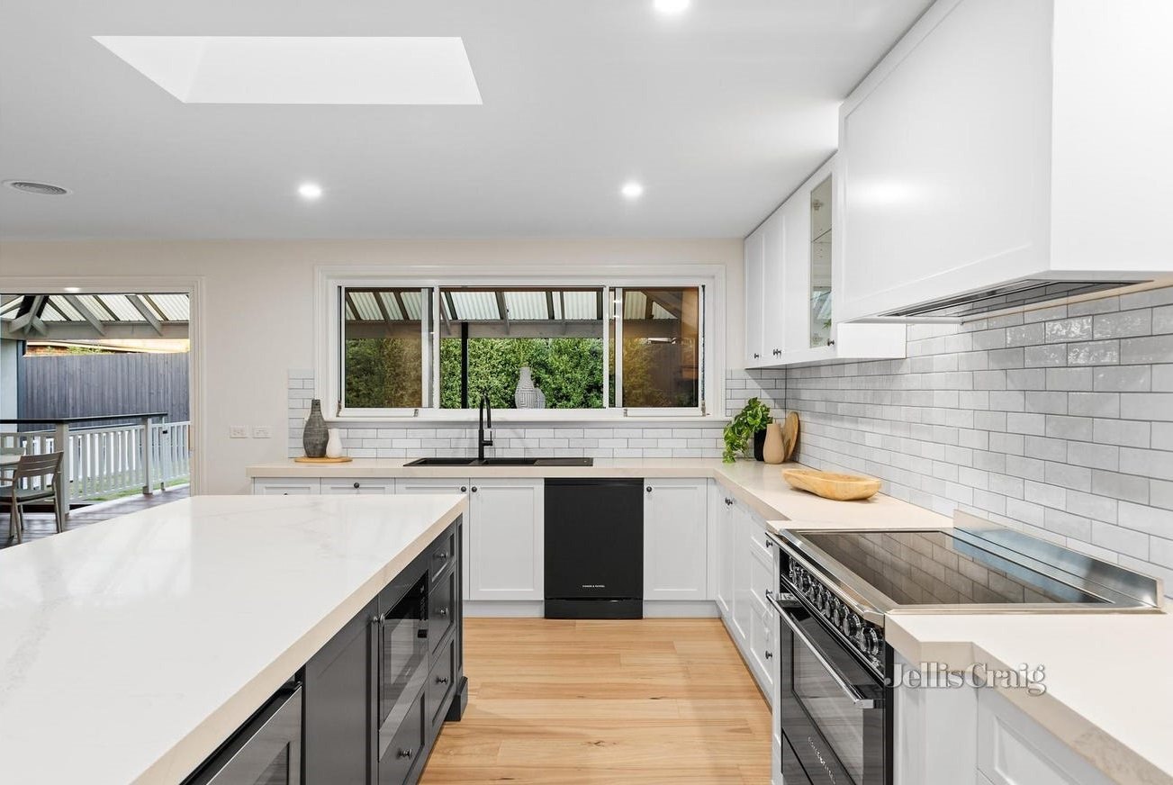 31 Begonia Avenue, Bayswater image 6