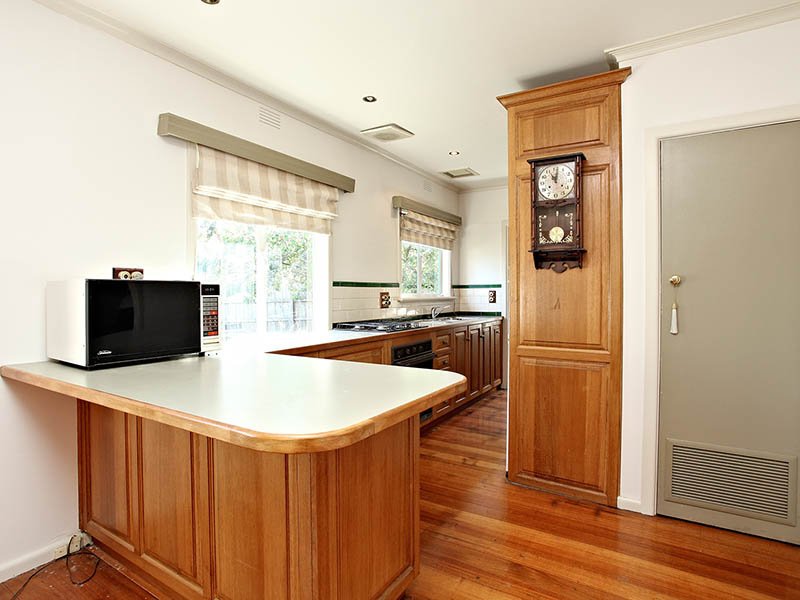 31 Belmont Road West, Croydon South image 2