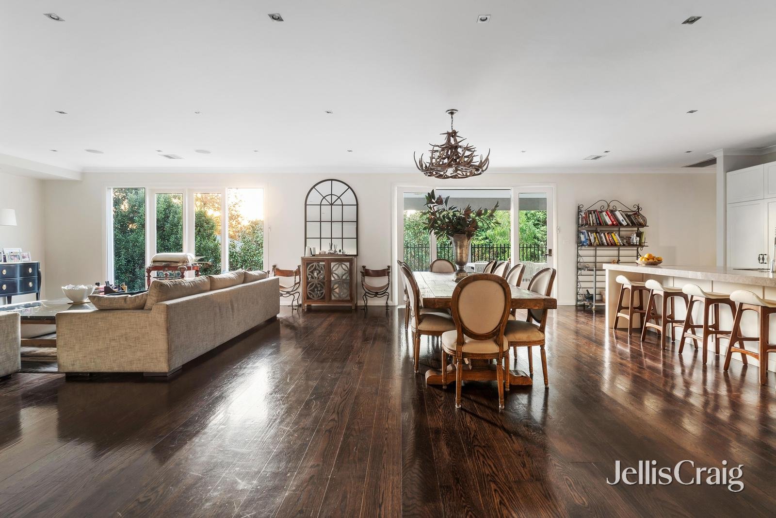 31 Burke Road North, Ivanhoe&nbsp;East image 2