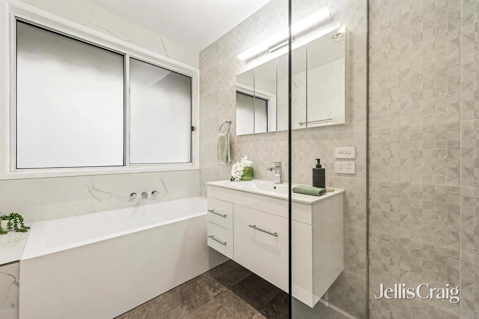 31 Centre Way, Glenroy image 5