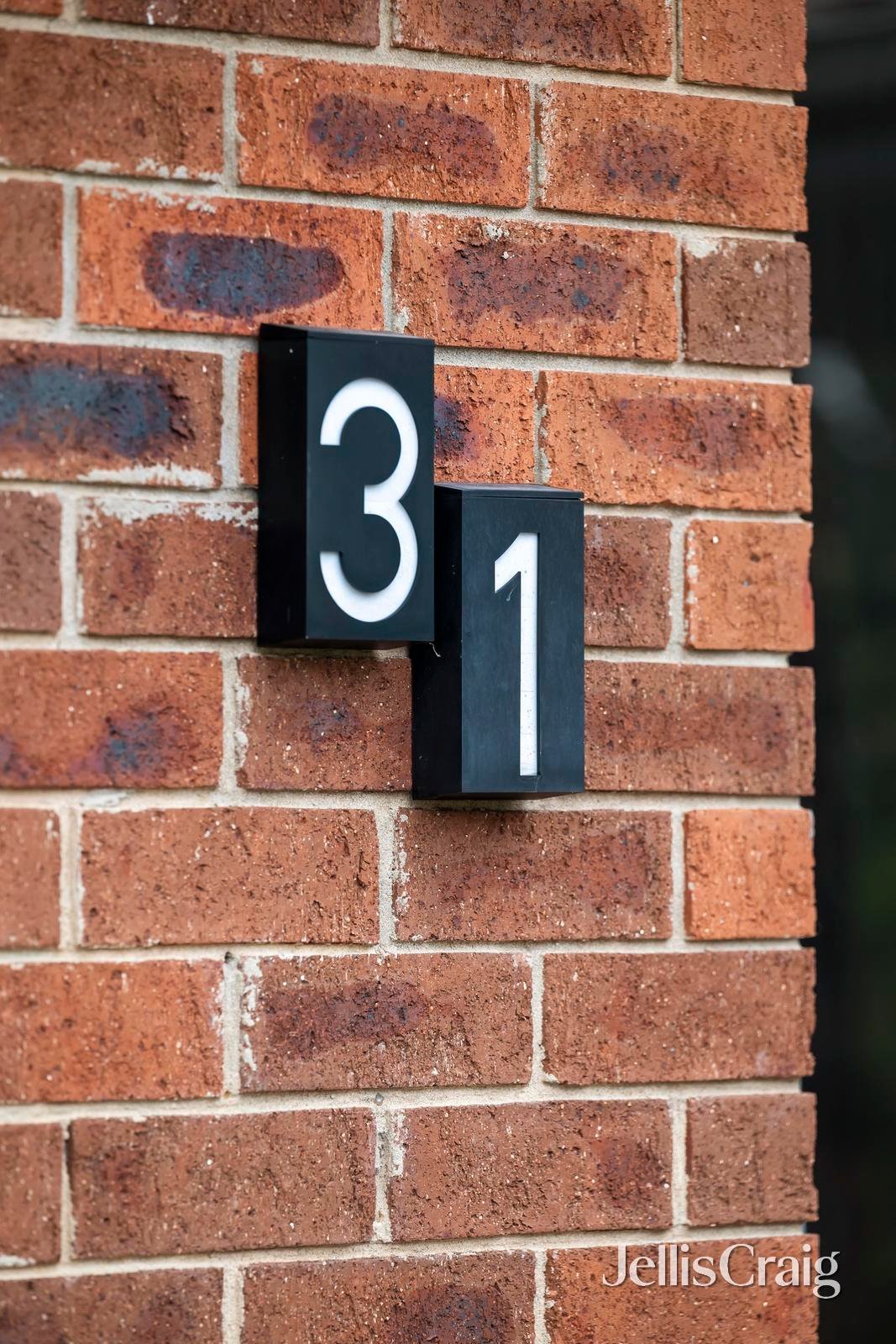 31 Chevalier Crescent, Mooroolbark image 2