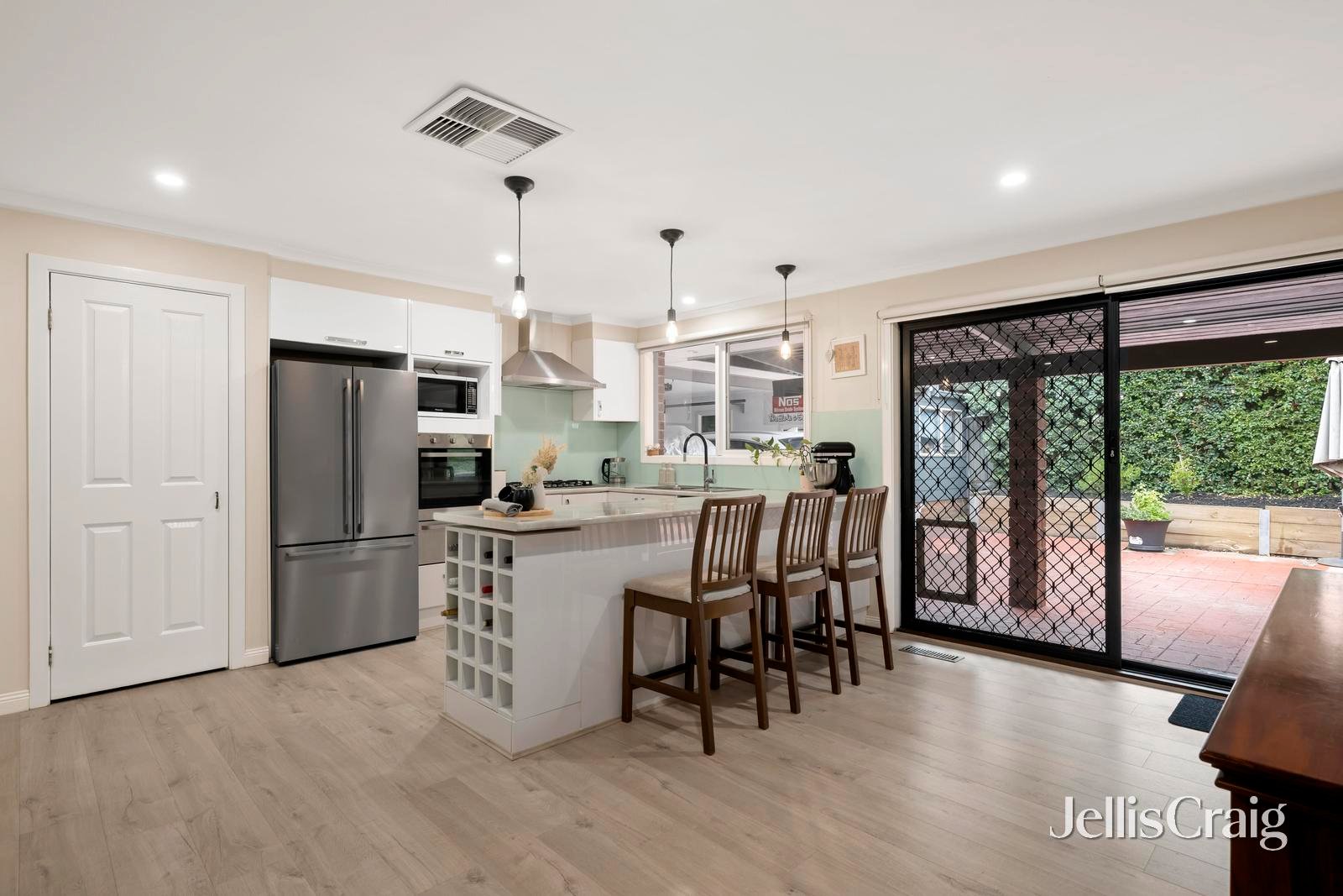 31 Chevalier Crescent, Mooroolbark image 3