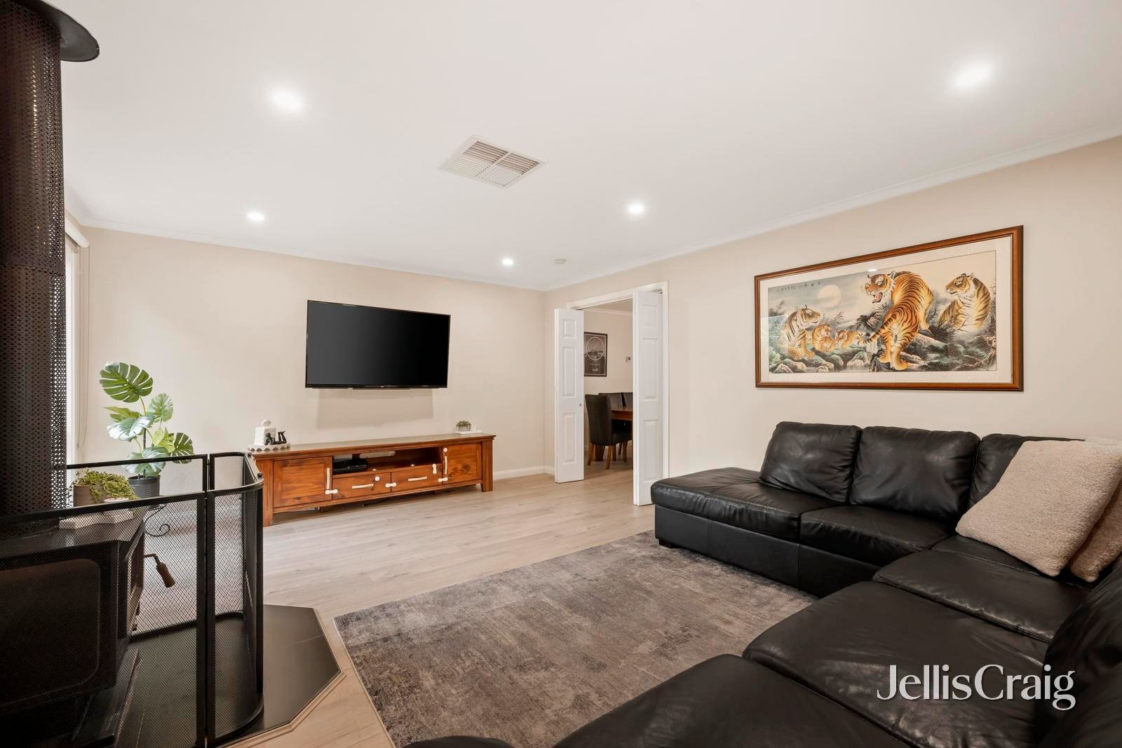 31 Chevalier Crescent, Mooroolbark image 5