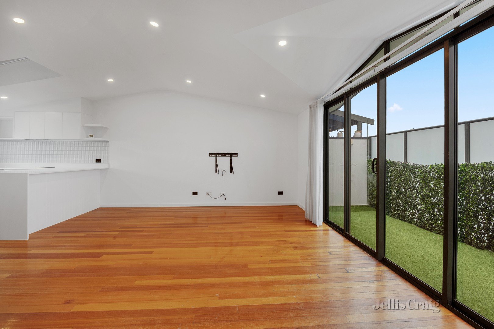 3/1 Collier Crescent, Brunswick image 3