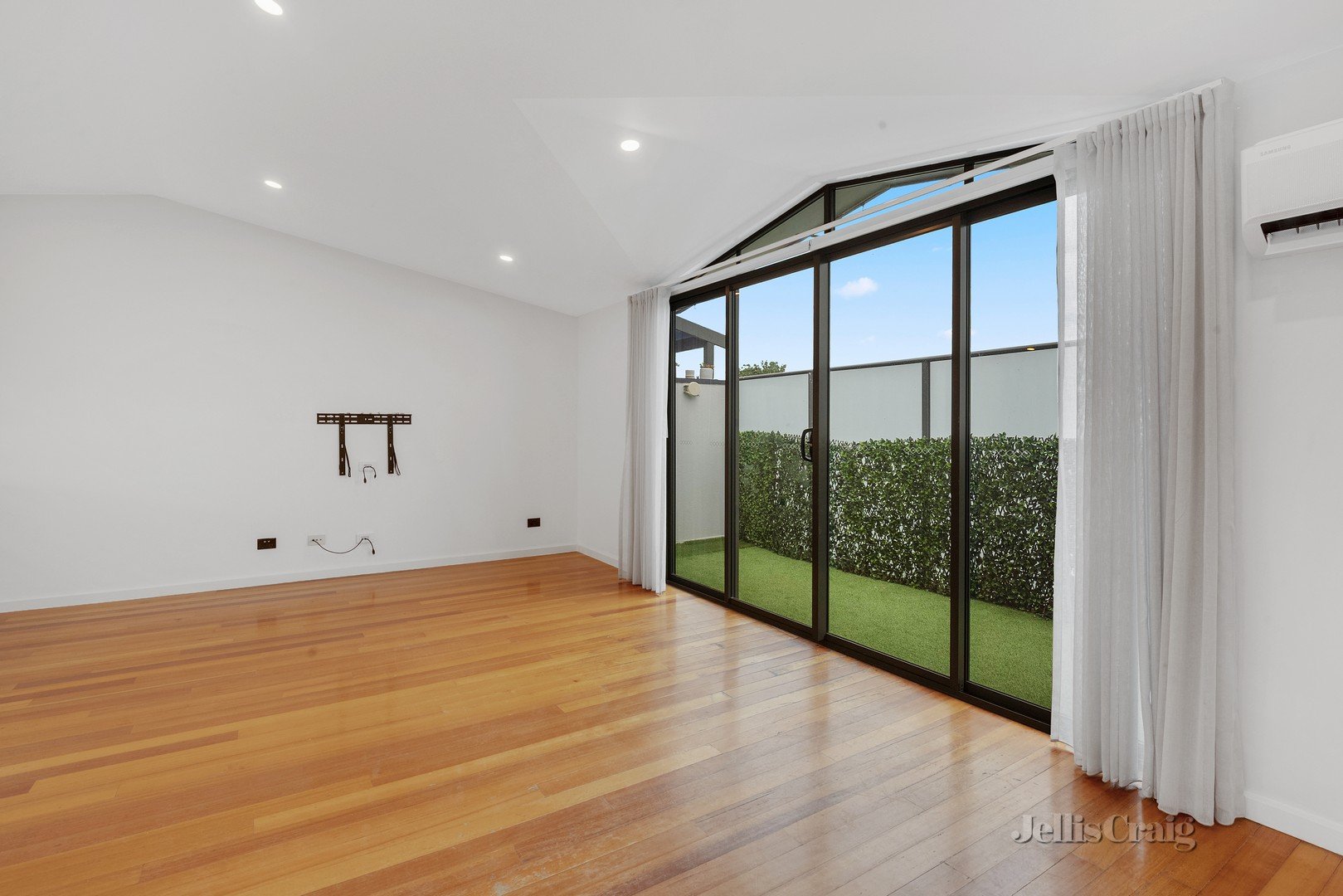 3/1 Collier Crescent, Brunswick image 4