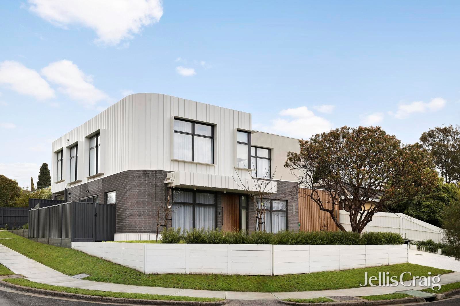 31 De Havilland Avenue, Strathmore&nbsp;Heights image 2