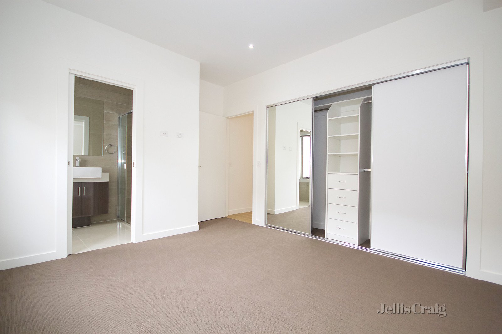 3/1 Derreck Avenue, Bulleen image 4