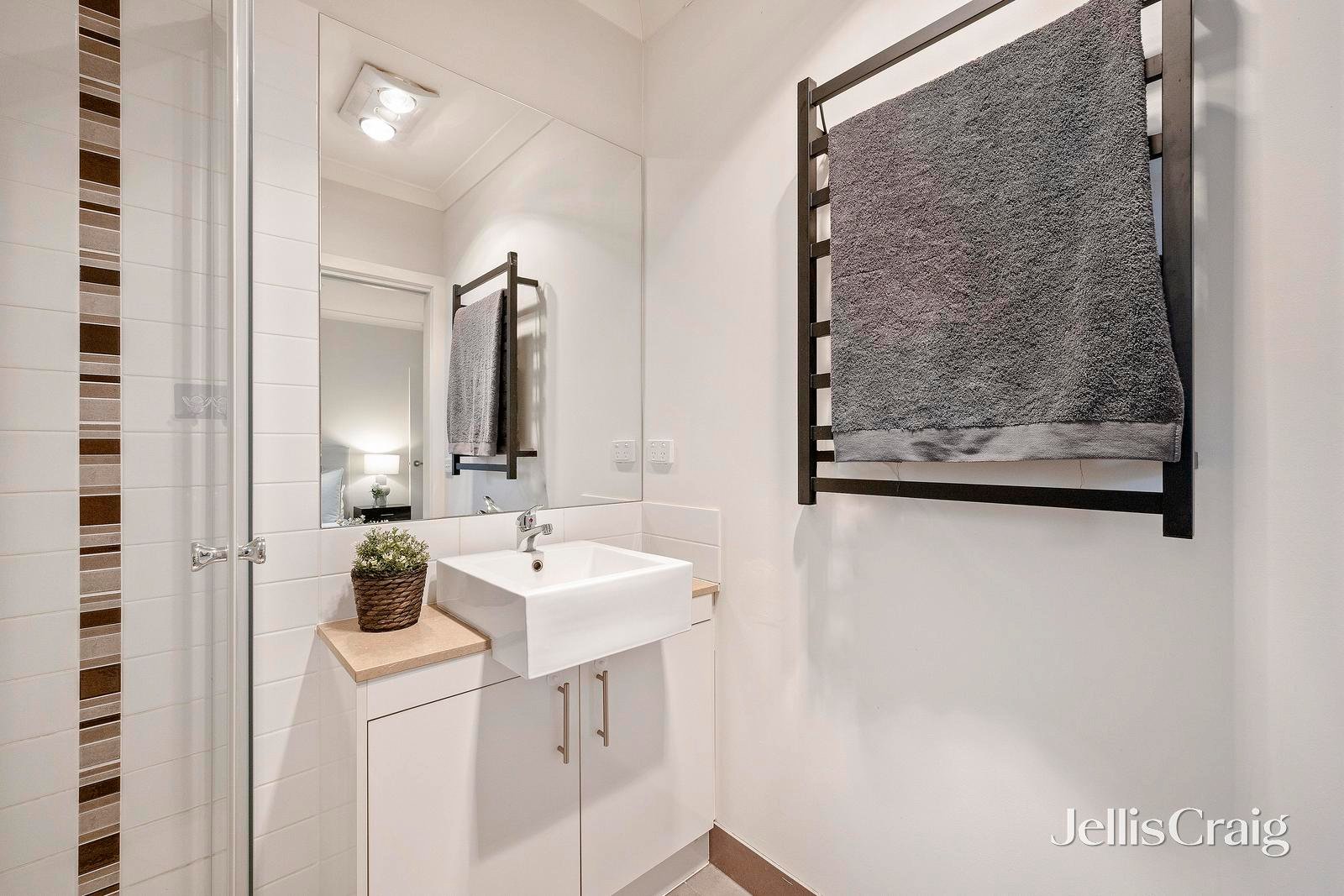 3/1 Elaine Court, Mooroolbark image 7
